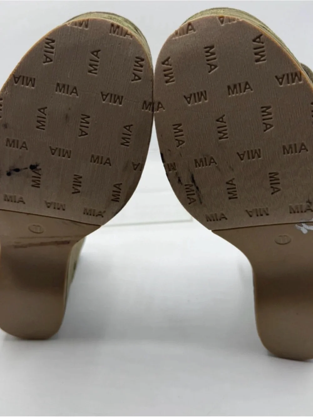 MIA size 11